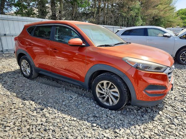 2017 HYUNDAI TUCSON SE (no options)