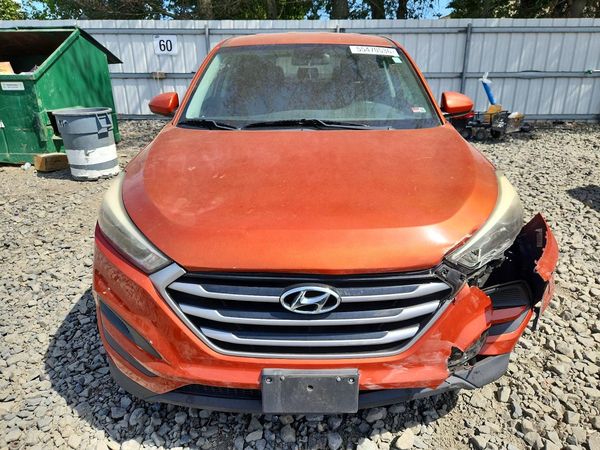 2017 HYUNDAI TUCSON SE (no options)