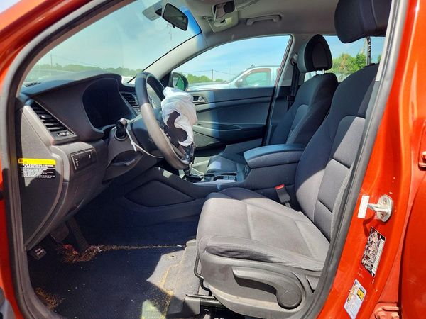 2017 HYUNDAI TUCSON SE (no options)