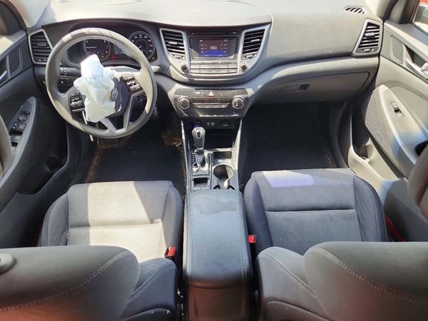 2017 HYUNDAI TUCSON SE (no options)