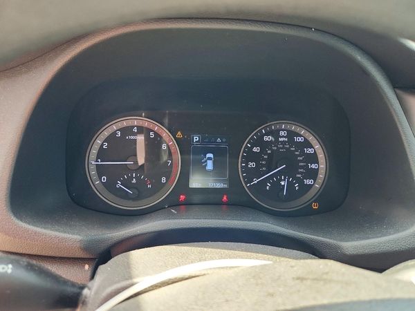 2017 HYUNDAI TUCSON SE (no options)