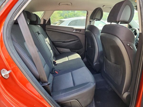 2017 HYUNDAI TUCSON SE (no options)