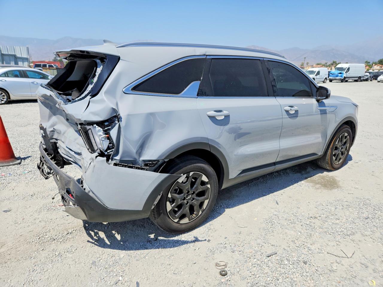 2025 KIA SORENTO S