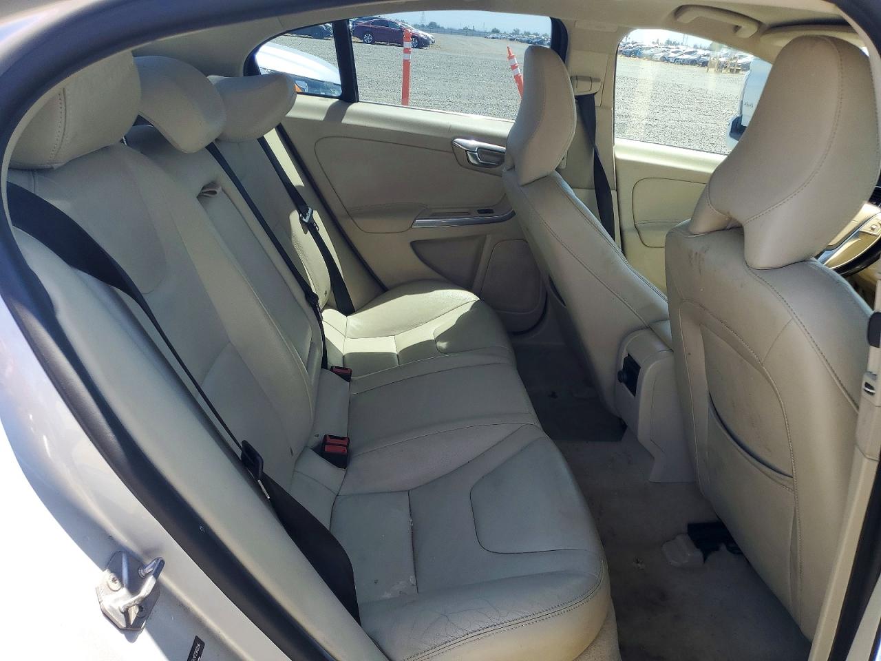 2015 VOLVO S60 Premier (non R design)