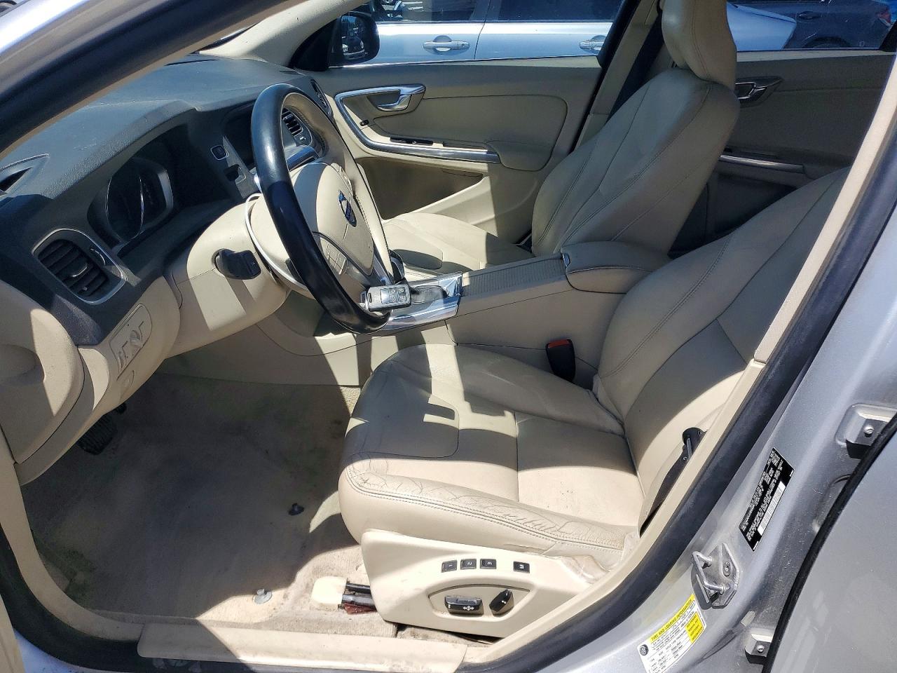 2015 VOLVO S60 Premier (non R design)