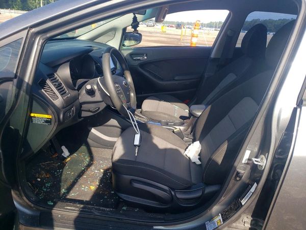 2016 KIA FORTE GL (Middle-Low Grade)