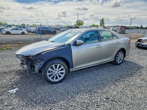 2014 TOYOTA CAMRY