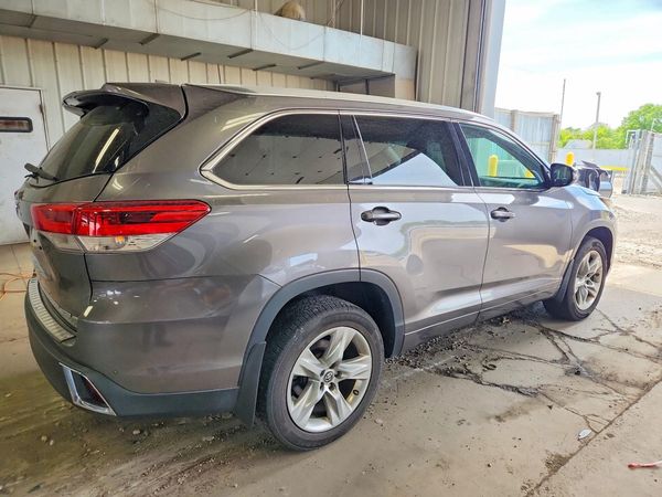 2017 TOYOTA HIGHLANDER