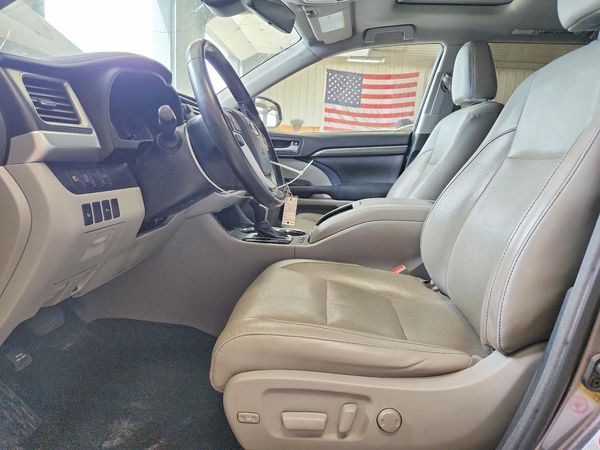 2017 TOYOTA HIGHLANDER