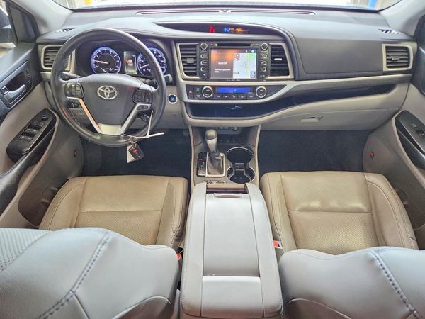 2017 TOYOTA HIGHLANDER