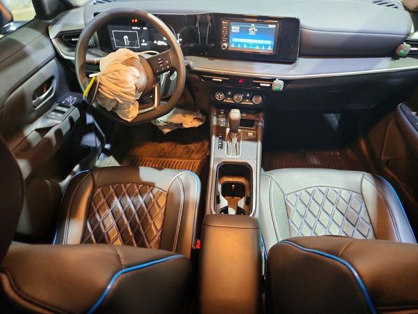 2025 NISSAN KICKS