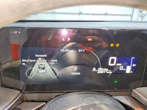 2025 NISSAN KICKS