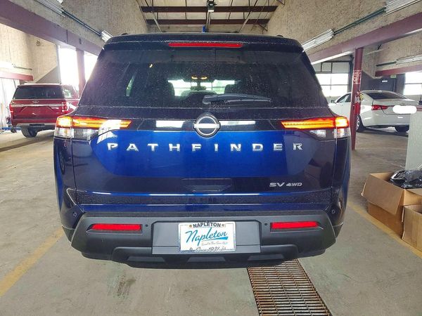 2022 NISSAN PATHFINDER SV