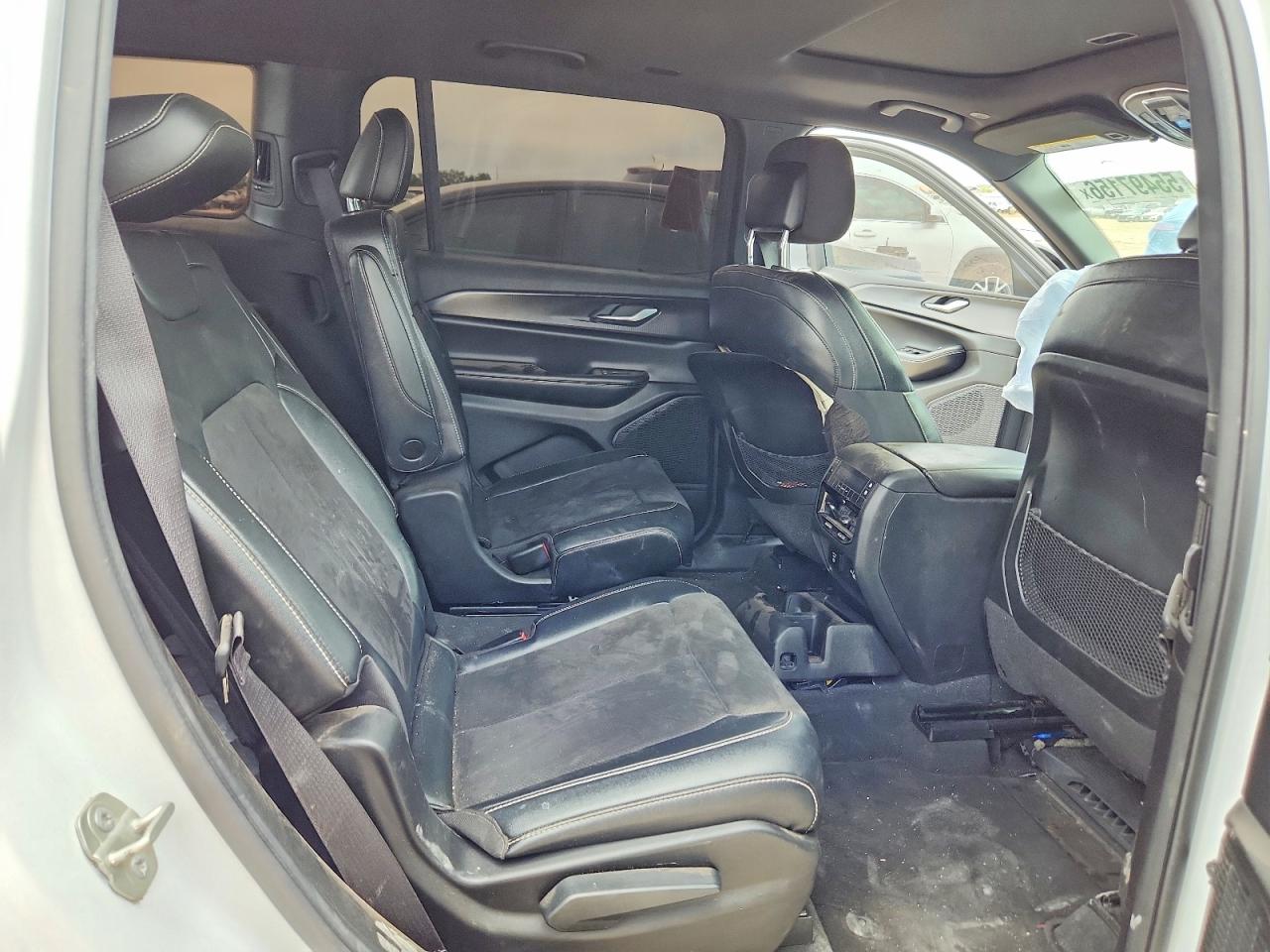2023 JEEP GRAND CHEROKEE L LAREDO 4X4