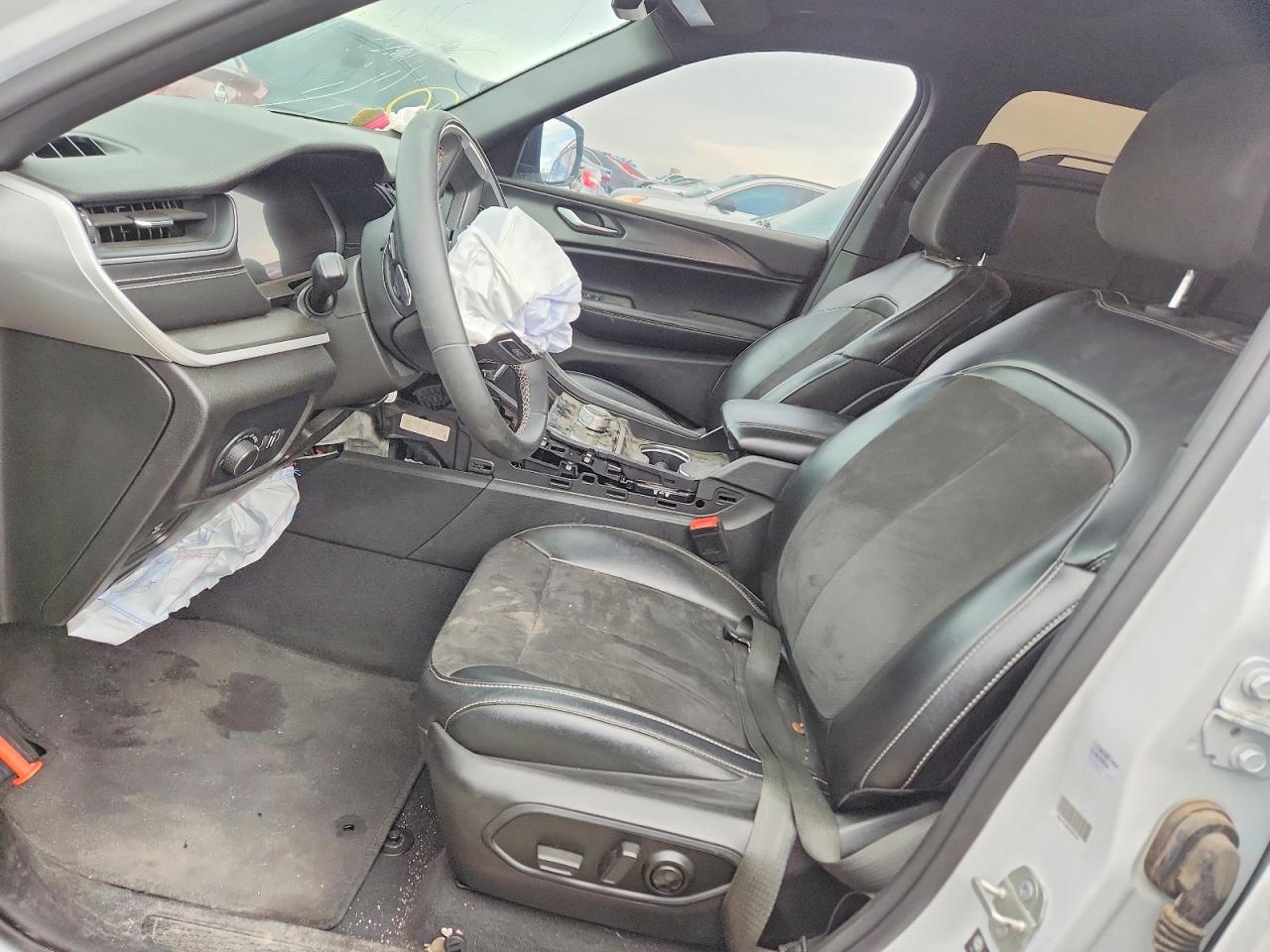 2023 JEEP GRAND CHEROKEE L LAREDO 4X4