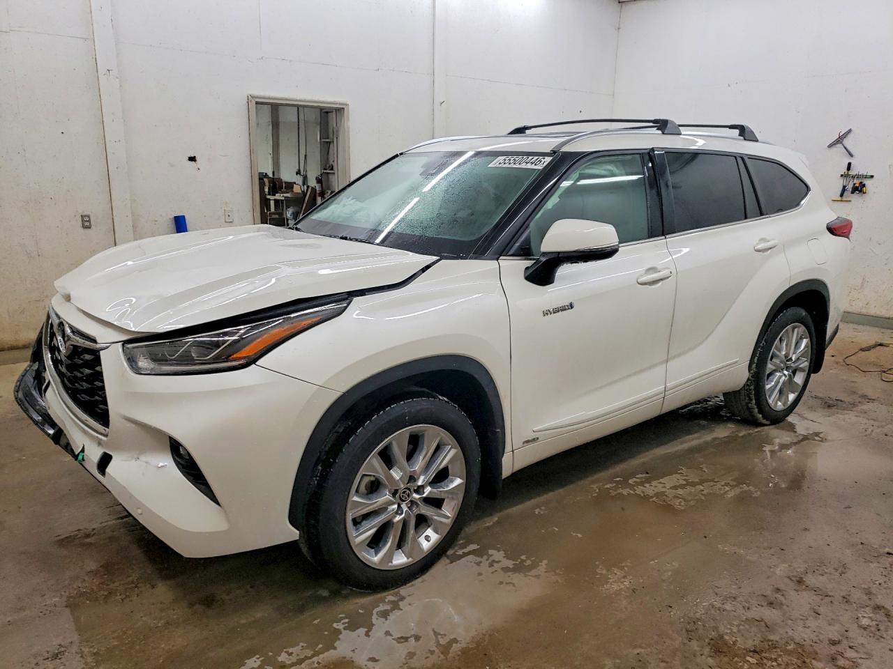 2021 TOYOTA HIGHLANDER Limited — Front 3/4