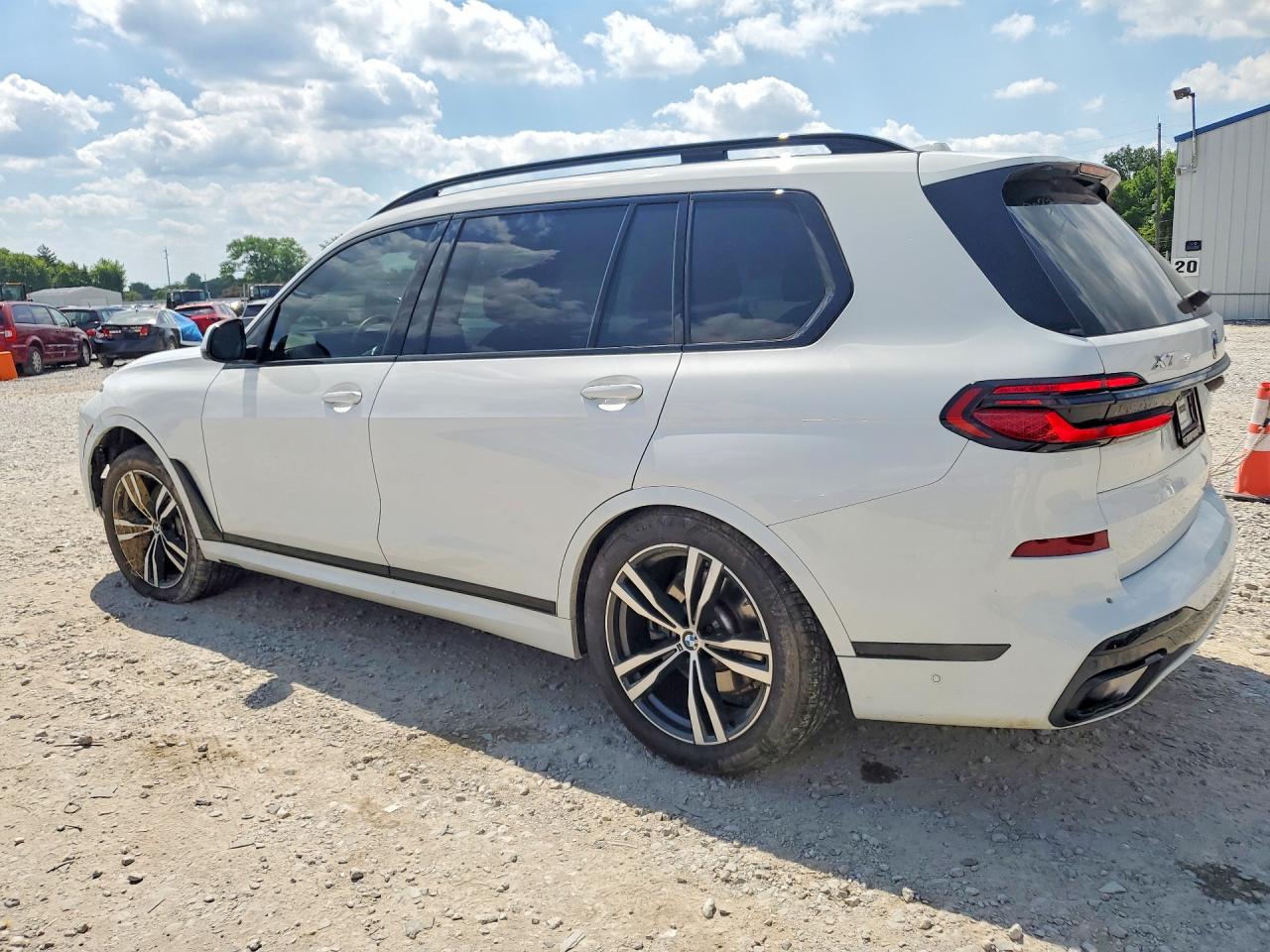 2024 BMW X7