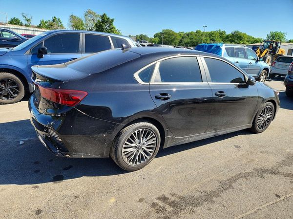 2022 KIA FORTE GT Line