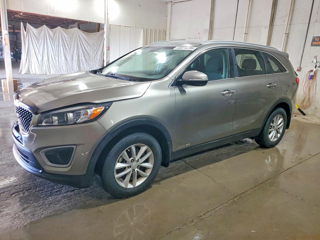 2016 KIA SORENTO L / LX