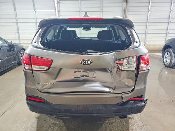 2016 KIA SORENTO L / LX