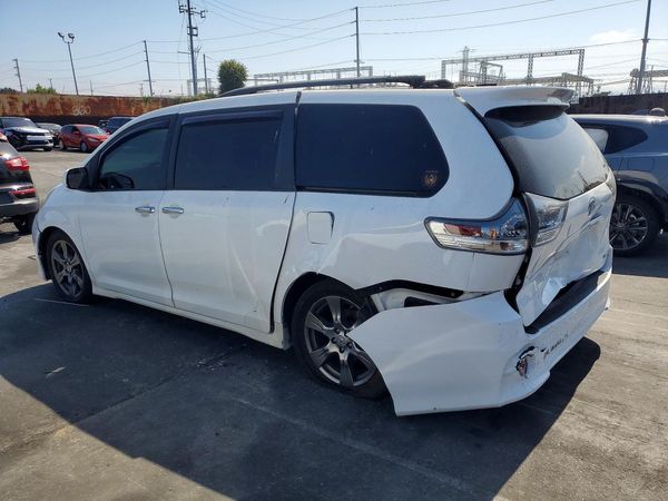 2017 TOYOTA SIENNA SE/SE Premium
