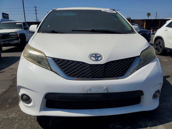 2017 TOYOTA SIENNA SE/SE Premium