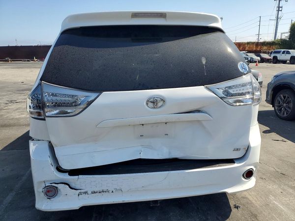 2017 TOYOTA SIENNA SE/SE Premium