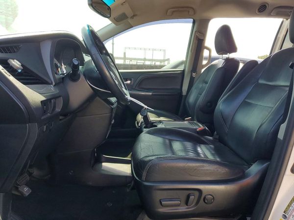 2017 TOYOTA SIENNA SE/SE Premium