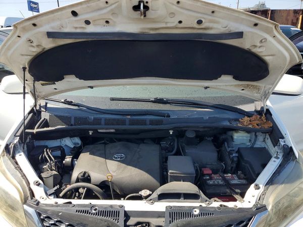2017 TOYOTA SIENNA SE/SE Premium