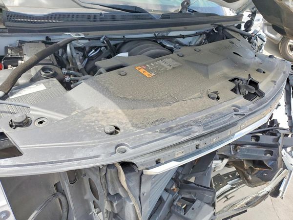 2017 CHEVROLET SUBURBAN Premier — Engine bay