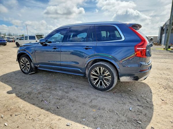2021 VOLVO XC90 Momentum