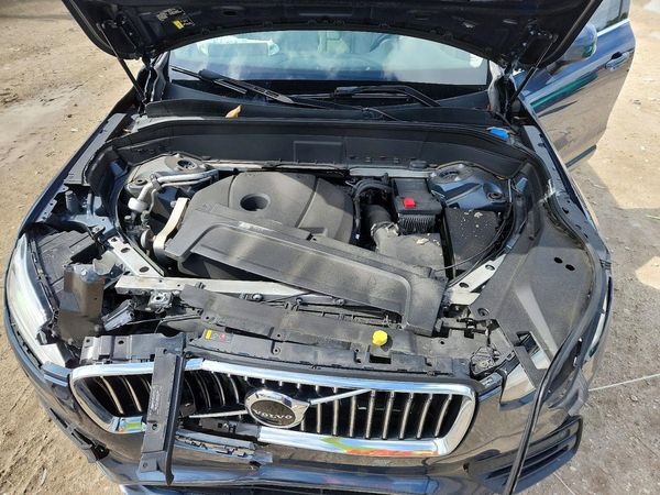 2021 VOLVO XC90 Momentum