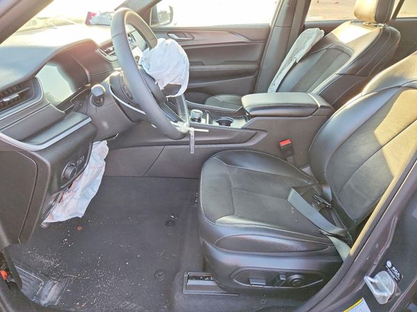 2024 JEEP GRAND CHEROKEE LAREDO 4X4