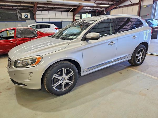 2015 VOLVO XC60 Premier (non R design)