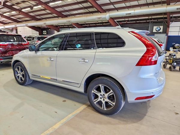 2015 VOLVO XC60 Premier (non R design)