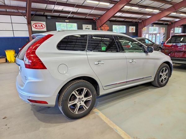 2015 VOLVO XC60 Premier (non R design)