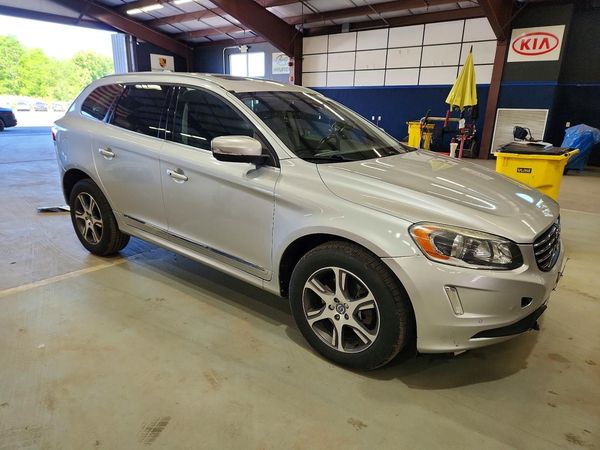 2015 VOLVO XC60 Premier (non R design)