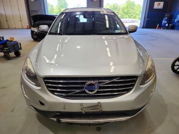 2015 VOLVO XC60 Premier (non R design)