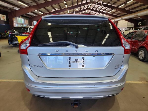 2015 VOLVO XC60 Premier (non R design)