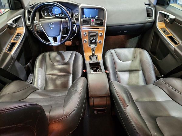 2015 VOLVO XC60 Premier (non R design)