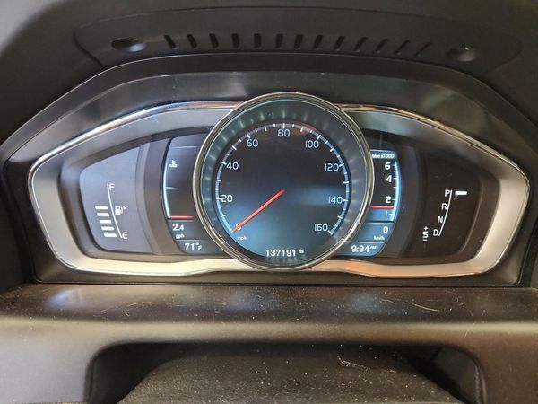 2015 VOLVO XC60 Premier (non R design)