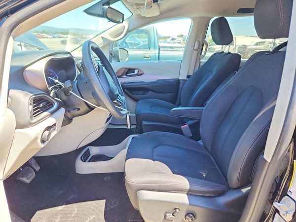 2017 CHRYSLER PACIFICA LX