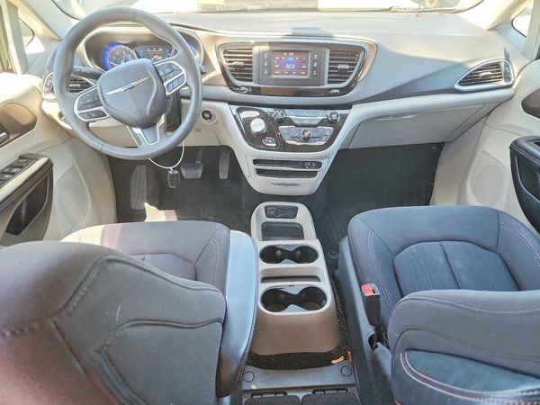 2017 CHRYSLER PACIFICA LX