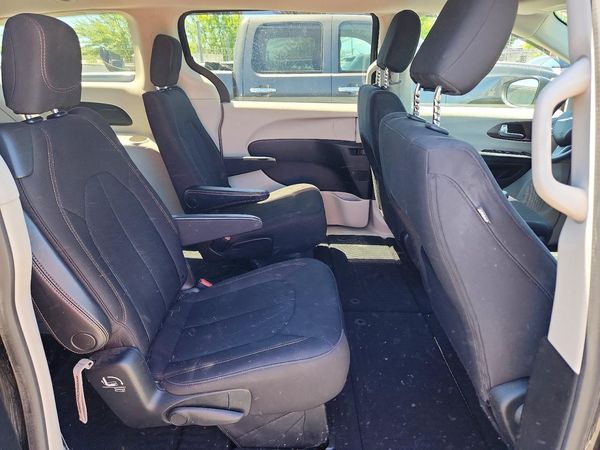 2017 CHRYSLER PACIFICA LX