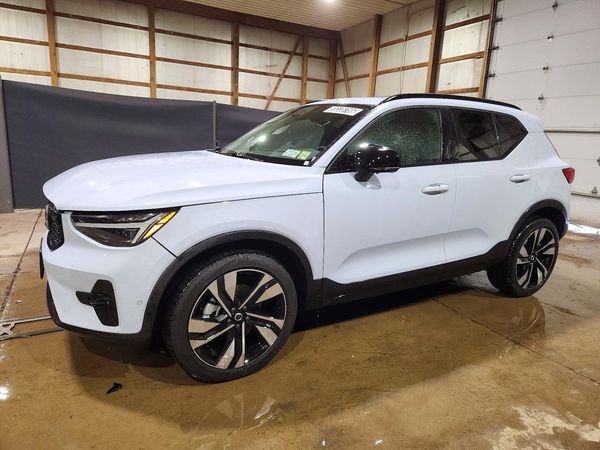 2026 VOLVO XC40 Plus Dark