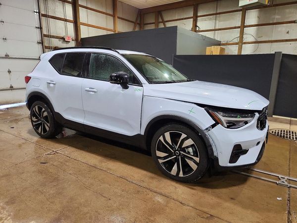 2026 VOLVO XC40 Plus Dark