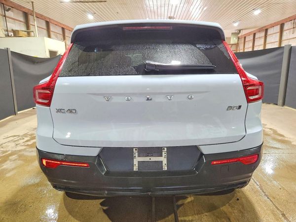 2026 VOLVO XC40 Plus Dark