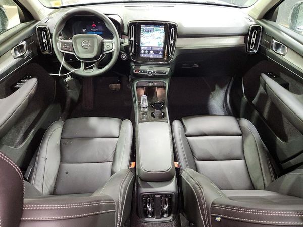 2026 VOLVO XC40 Plus Dark