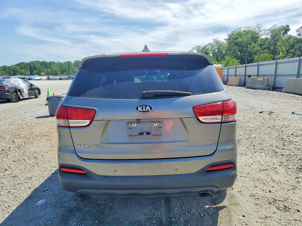 2017 KIA SORENTO L, LX