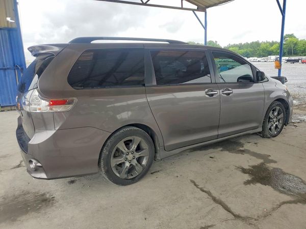 2016 TOYOTA SIENNA
